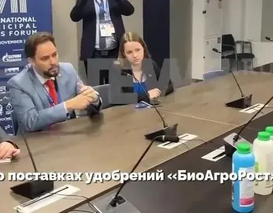 
Подписание договора с Бразилией  на  VII Международном  Муниципальном  Форуме БРИКС 2025 года, в городе Санкт-Петербурге.
Новый элемент